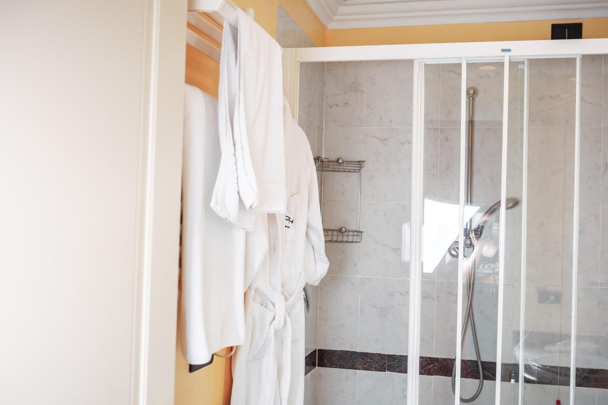 Hotel Pushkin Uralsk Oda fotoğraf