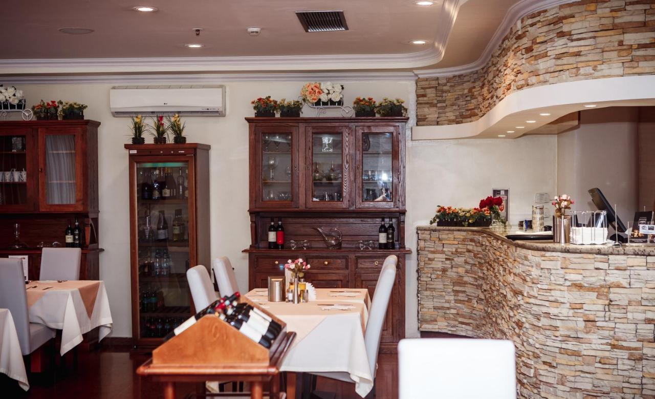 Hotel Pushkin Uralsk Dış mekan fotoğraf