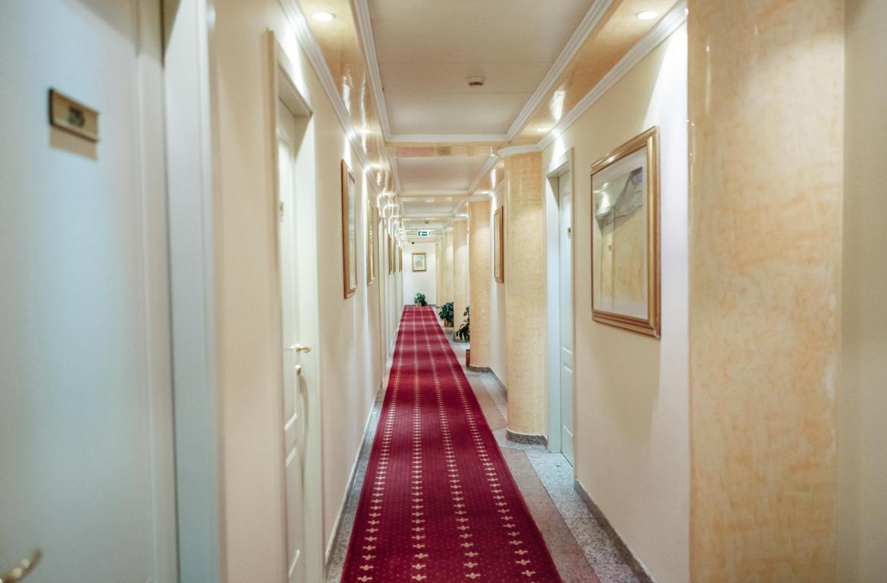 Hotel Pushkin Uralsk Dış mekan fotoğraf